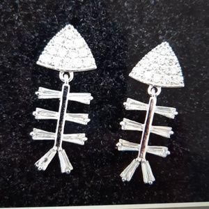🆕EARRING FISH BONE CUBIC ZIRCONIA SHINING FASHION